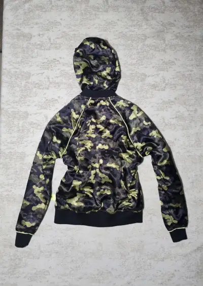 Chaqueta Everlast con capucha y detalles neón - miniatura 4