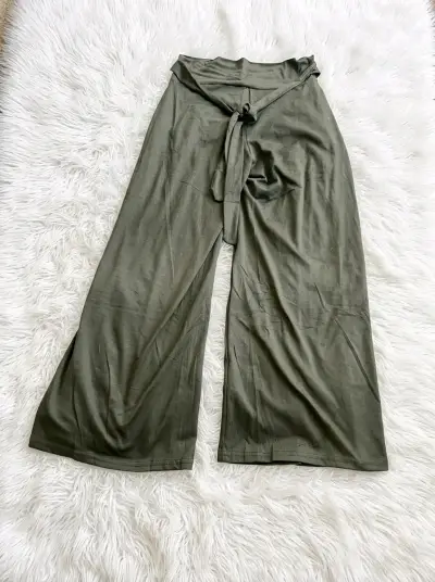 Pantalones anchos negros oliva con lazo - miniatura 1