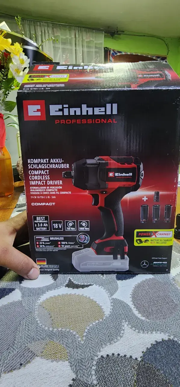 Llave de impacto inalámbrica Einhell 18V con accesorios - 2