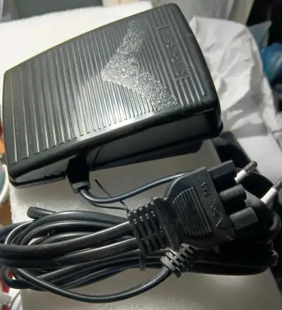 Pedal para máquina de coser de 3 enchufes - miniatura 2