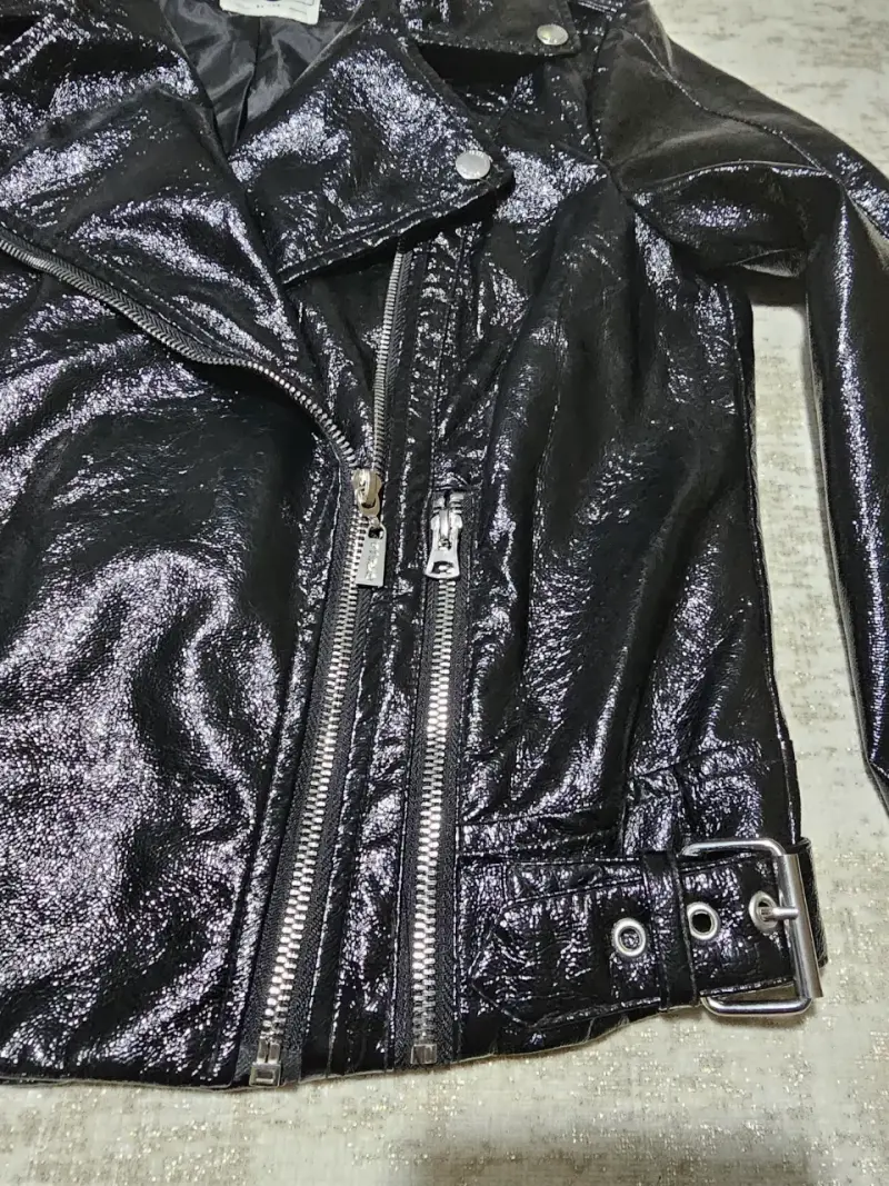 Chaqueta de cuero sintético negra estilo biker - 4