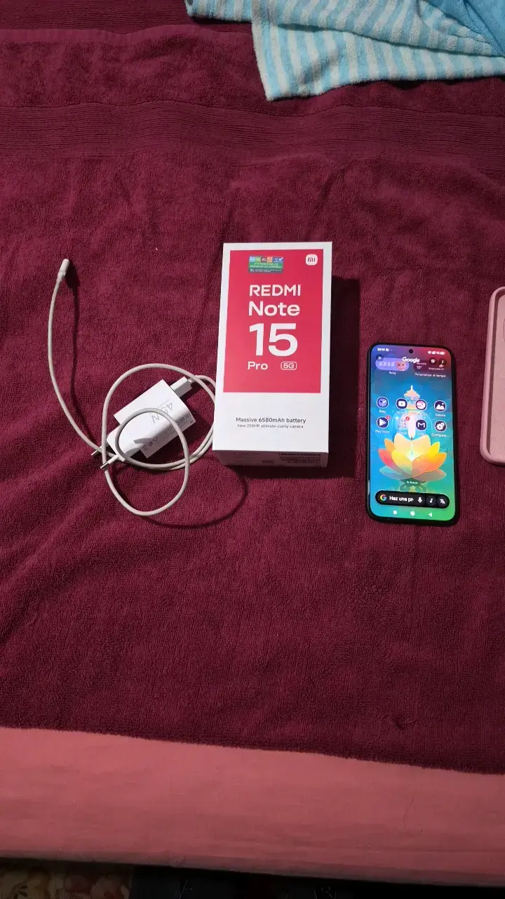 Smartphone Redmi Note 15 Pro con accesorios - 2