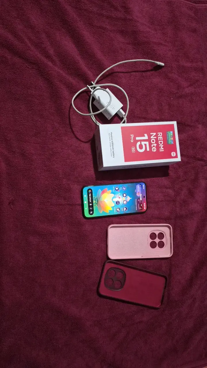Smartphone Redmi Note 15 Pro con accesorios - 3