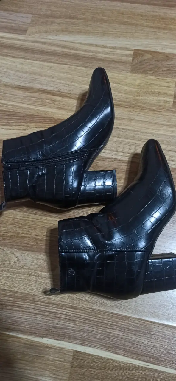 Botines negros de cuero sintético con tacón - 2