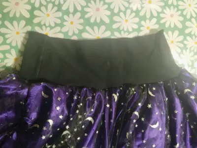 Falda de disfraz morada con estrellas y lunas - miniatura 1