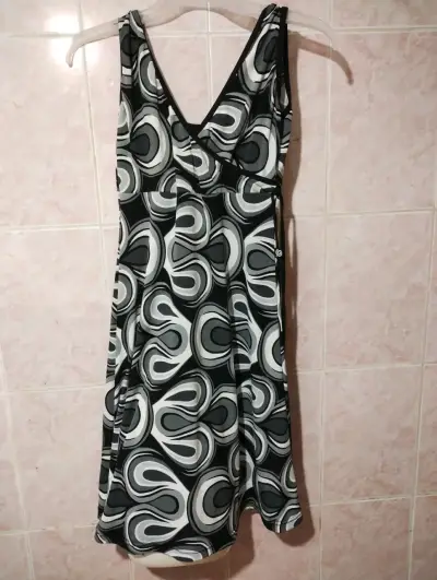 Vestido estampado en blanco y negro - miniatura 2