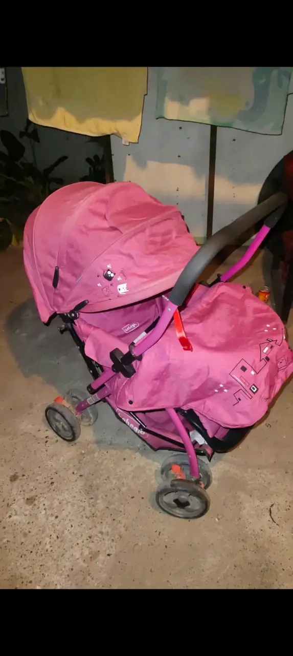 Coche de bebé rosa plegable marca Leegle - 4