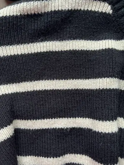 Suéter de rayas negro y blanco para mujer - miniatura 2