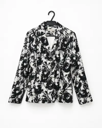 Blazer floral blanco y negro Laura Ashley M - miniatura 2
