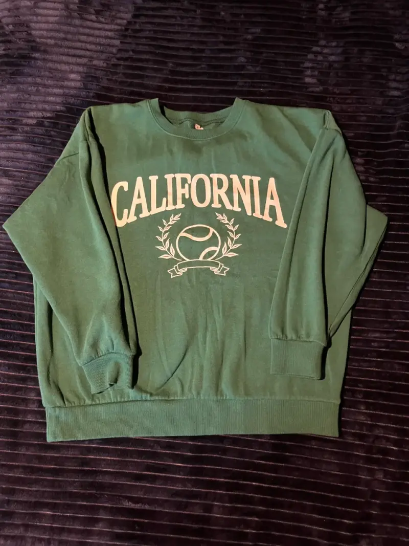 Polerón verde con diseño California