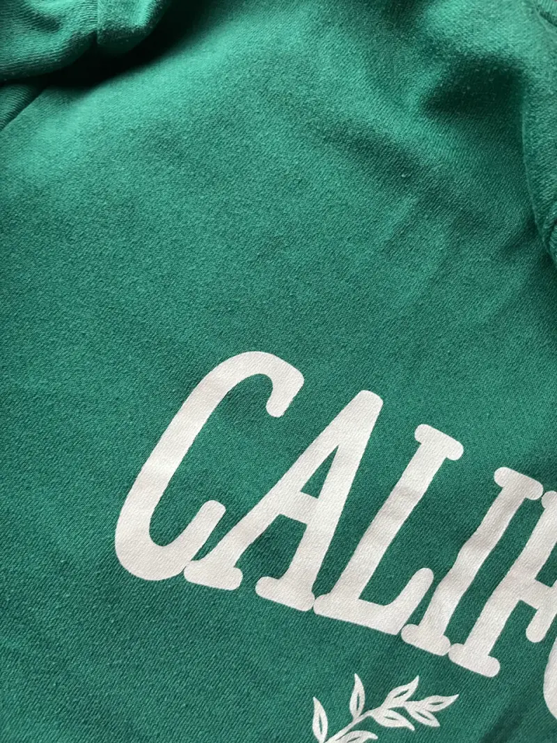 Polerón verde con diseño California - 2