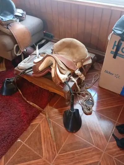 Montura para caballo en buen estado - miniatura 5