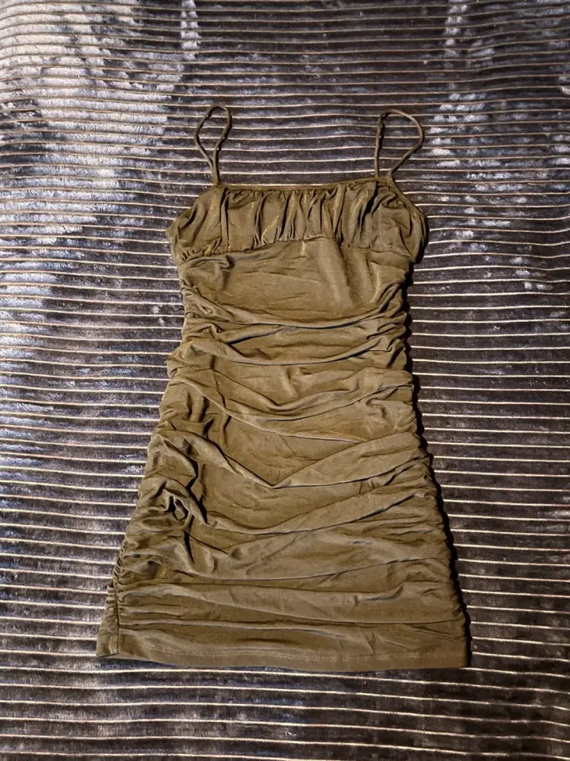 Vestido corto ajustado negro