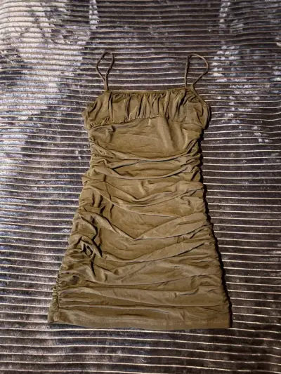 Vestido corto ajustado negro - miniatura 1