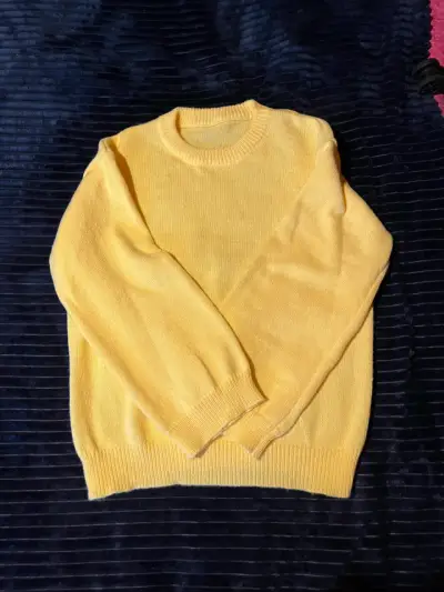 Suéter amarillo de lana - miniatura 1