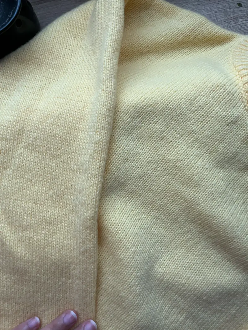 Suéter amarillo de lana - 2