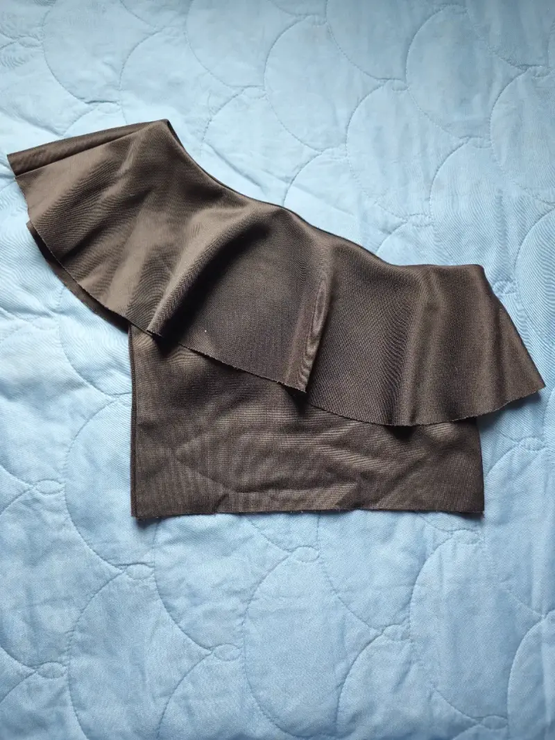 Conjunto de dos piezas negro con top asimétrico - 2