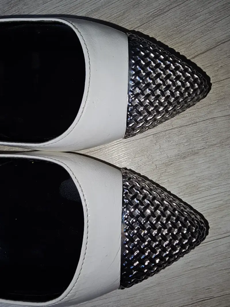 Zapatos planos Nine West blancos con punta metálica - 3
