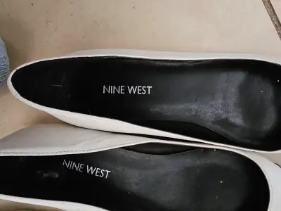 Zapatos planos Nine West blancos con punta metálica - miniatura 6