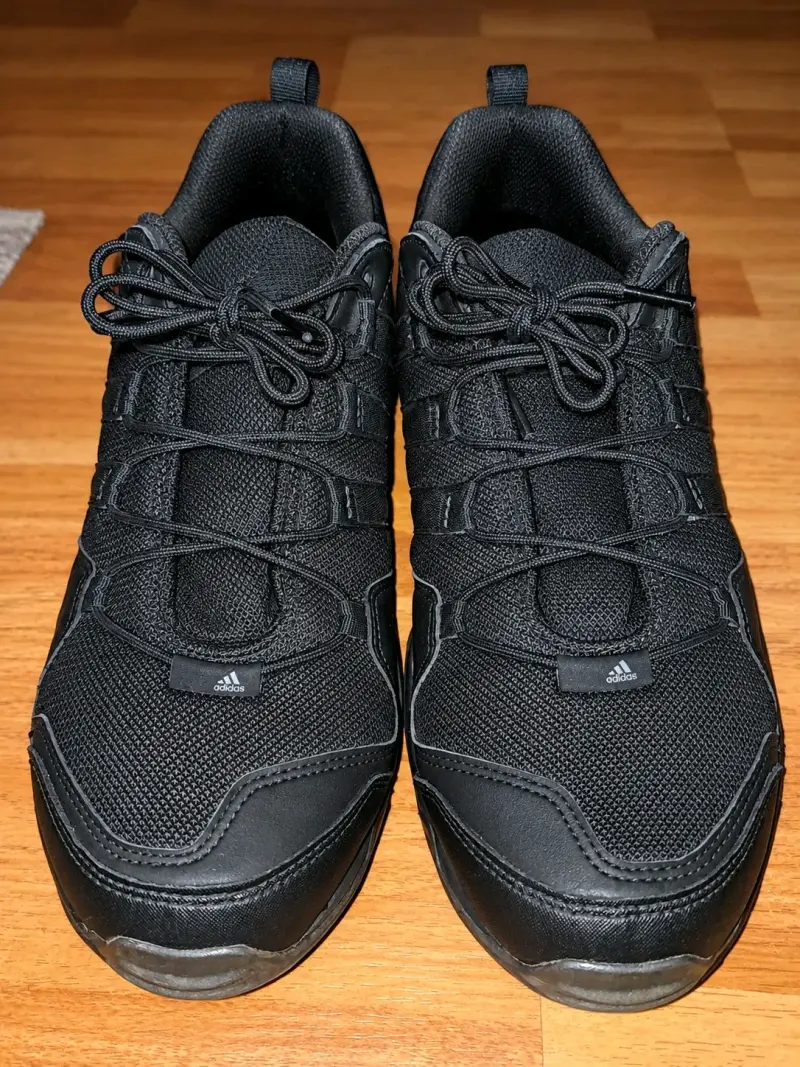 Zapatillas deportivas negras Adidas en buen estado - 1