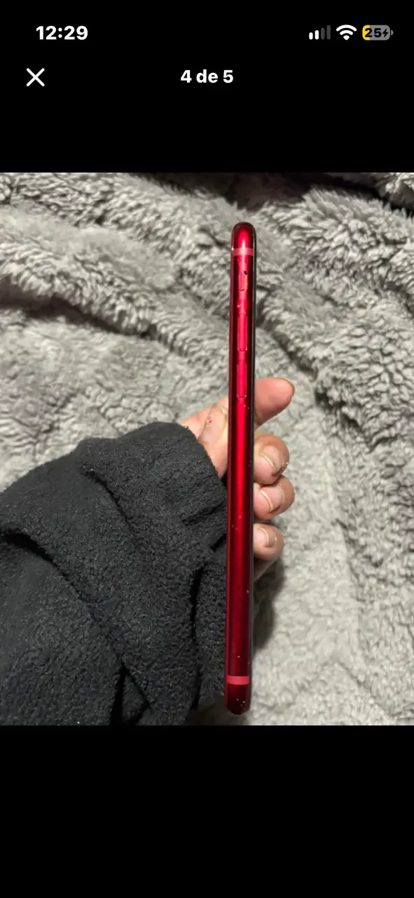 iPhone SE rojo en buen estado - 2