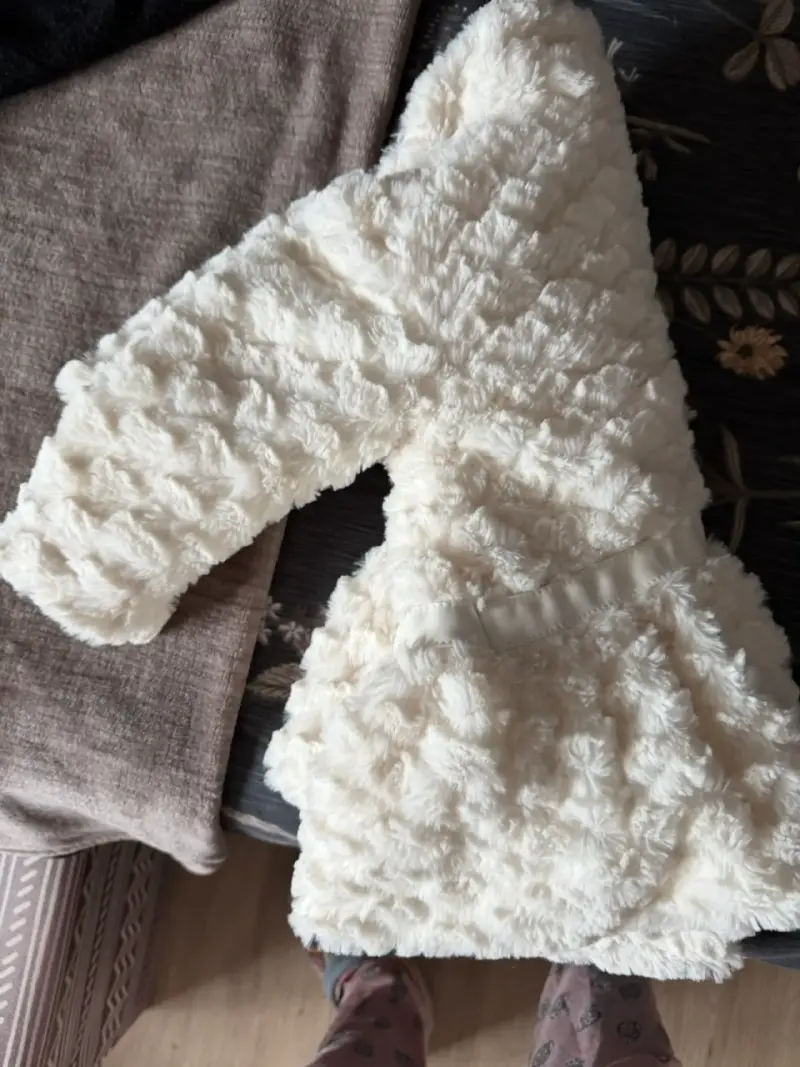 Abrigo de bebé blanco Limonada con diseño peludo - 5