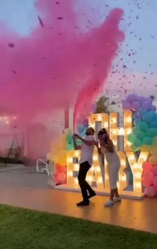 Servicio de revelación de género con letras luminosas - 2