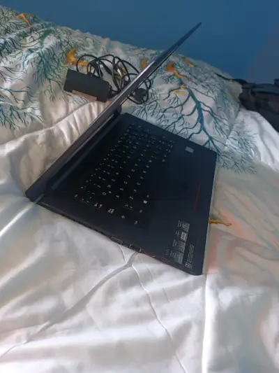Laptop Lenovo Core i5 con 8GB RAM y SSD - miniatura 2
