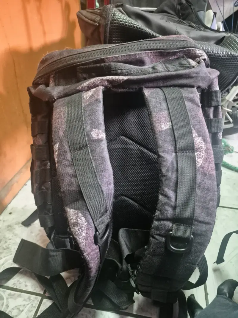 Mochila táctica camuflada con múltiples bolsillos - 3