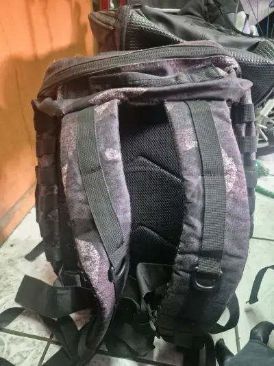 Mochila táctica camuflada con múltiples bolsillos - miniatura 3