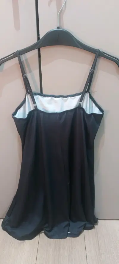 Vestido negro con estampado de leopardo/solera - miniatura 2