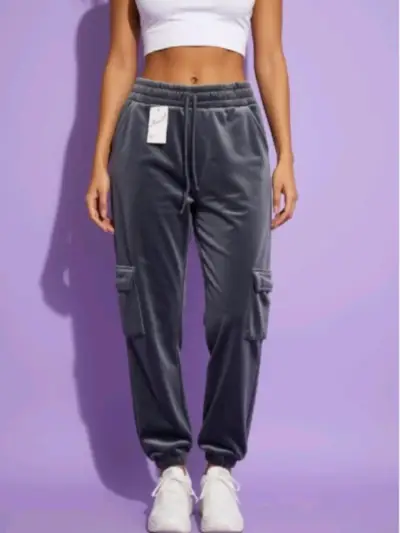 Pantalones jogger de terciopelo negro con bolsillos - miniatura 3