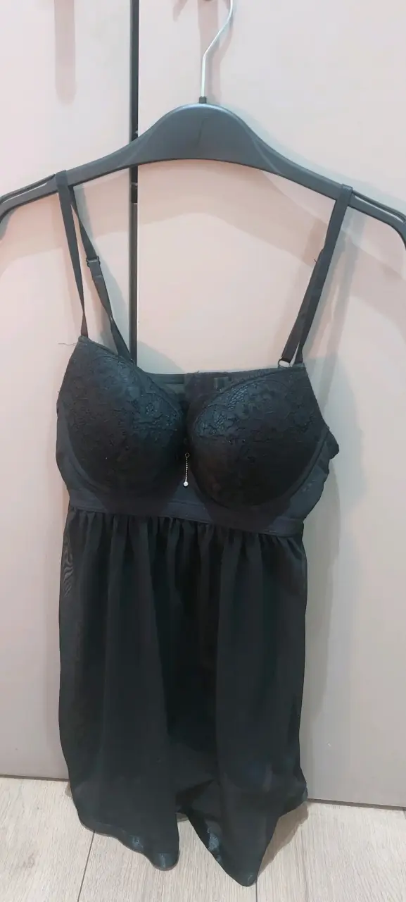 Babydoll negro de encaje con detalle brillante - 1