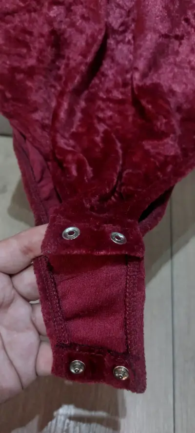 Body de terciopelo burdeos con volantes - miniatura 3