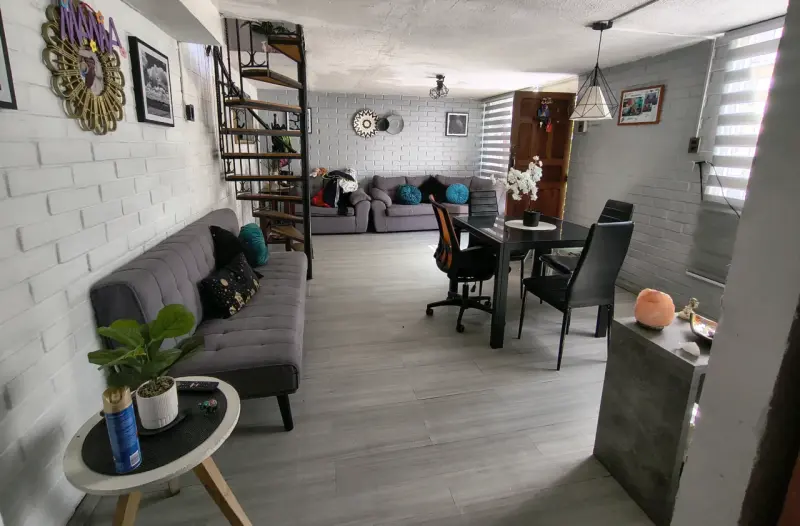 Venta de casa dos pisos en comuna de Puente alto. - 1