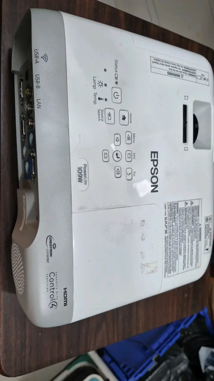 Proyector Epson PowerLite 109W con HDMI y USB - 1