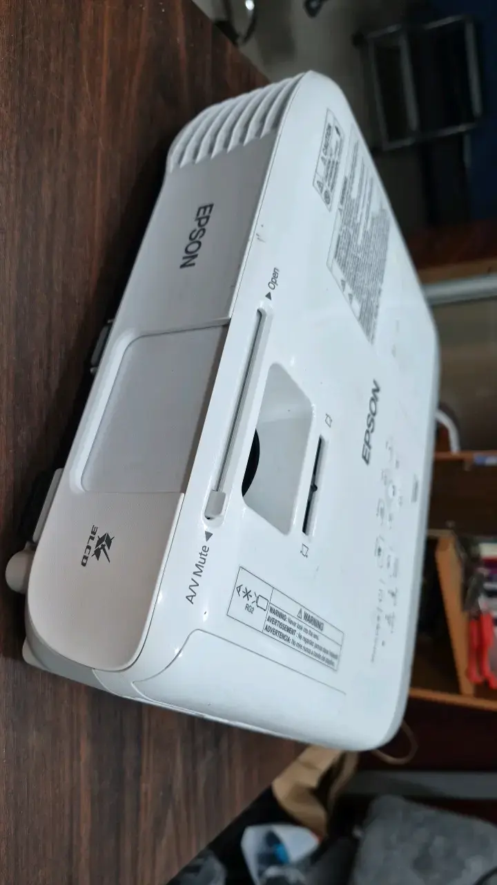 Proyector Epson PowerLite 109W con HDMI y USB - 2