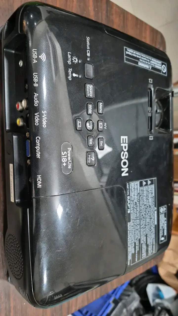 Proyector Epson PowerLite S18+ en buen estado - 1