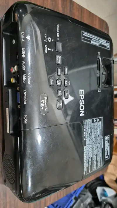 Proyector Epson PowerLite S18+ en buen estado - miniatura 1