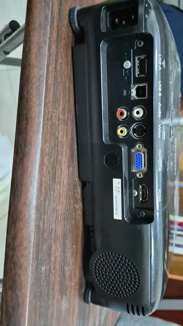 Proyector Epson PowerLite S18+ en buen estado - 3