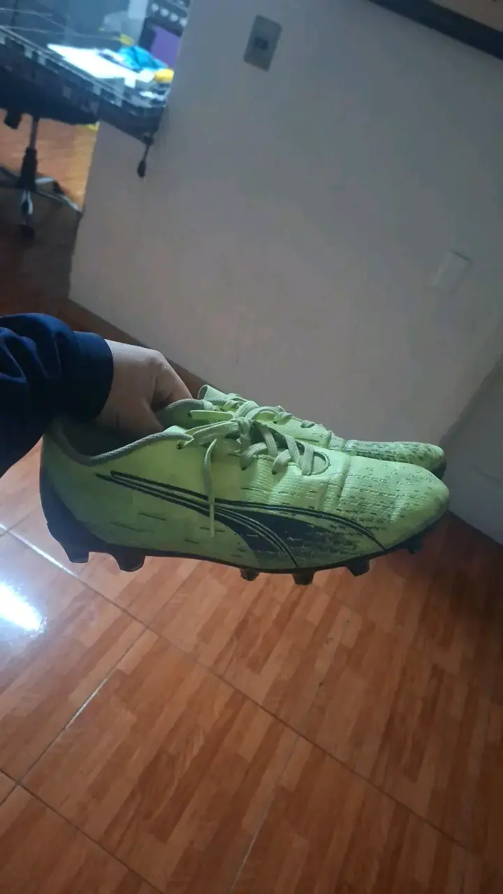 Botines de fútbol verde para hombre