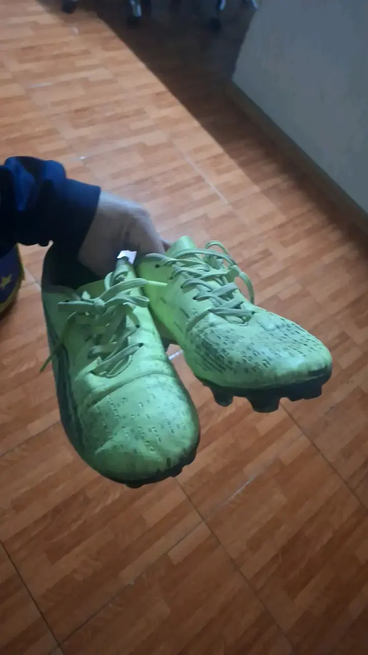 Botines de fútbol verde para hombre - 2