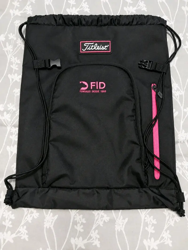 Mochila Saco Negra Titleist con Bolsillo Rosado - 1