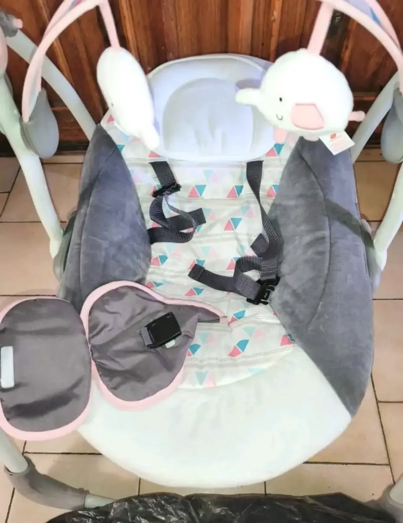 Silla mesedora portátil marca Mastela - 1
