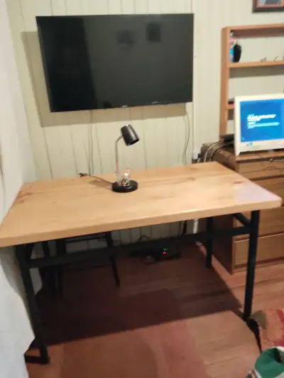 Mesa de madera con estructura metálica para oficina - miniatura 3