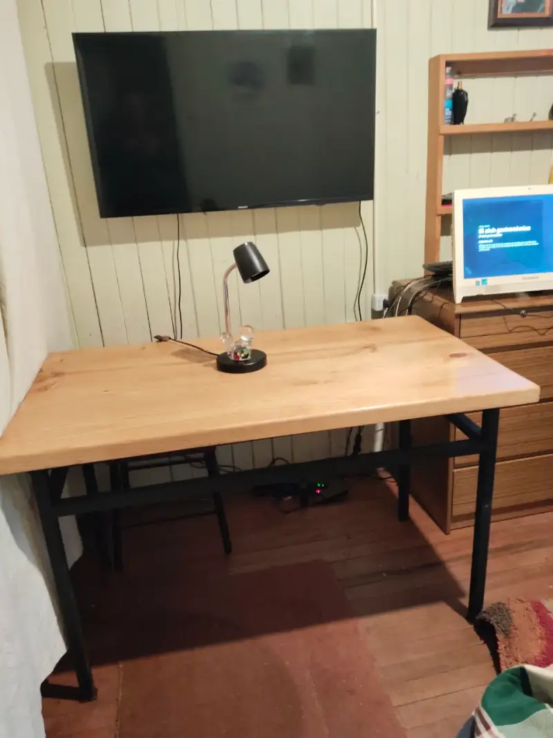 Mesa de madera con estructura metálica para oficina - 4