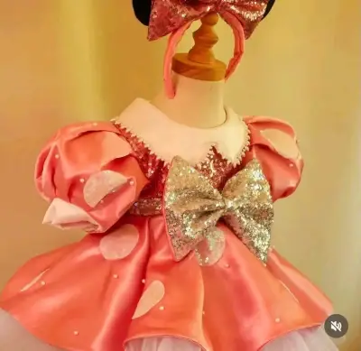 Vestido Minnie Mouse para niña con lazo brillant - miniatura 1