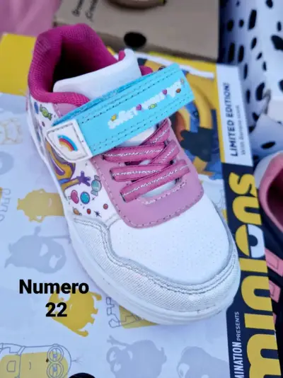 Zapatillas infantiles con diseño de personajes, número 22 - miniatura 1