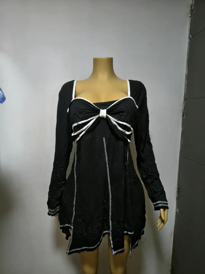 Vestido de fiesta negro con diseño geométrico - 2
