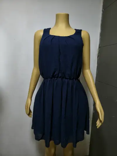 Vestido de fiesta negro con diseño geométrico - miniatura 5